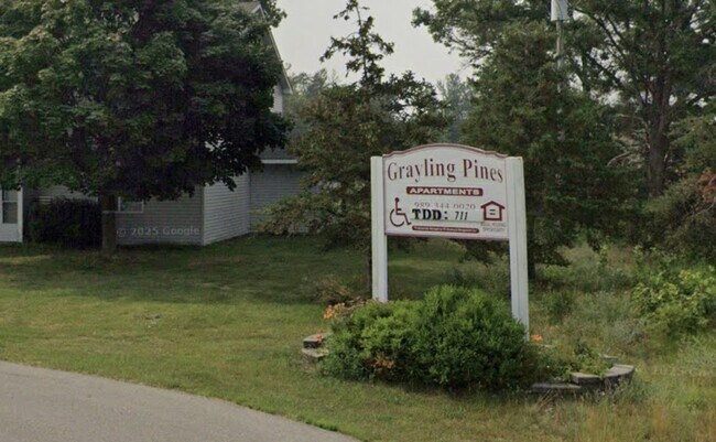 Building Photo - 595 Meadows Dr