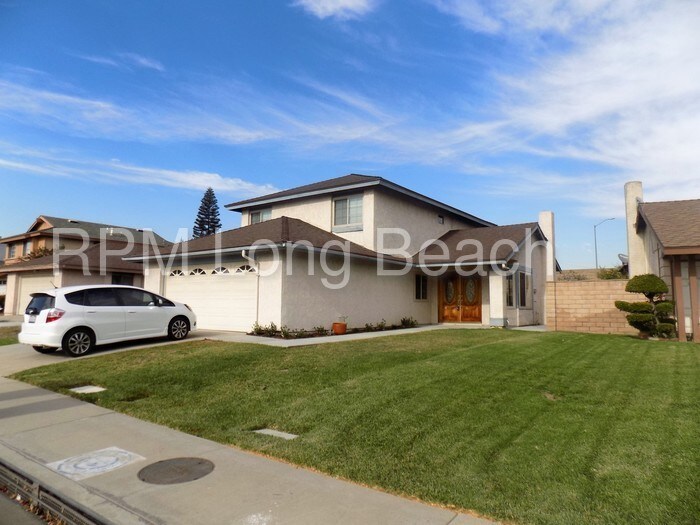 Primary Photo - 5495 E Village Dr