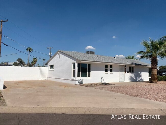 Building Photo - 4624 E Almeria Rd
