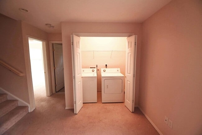 Building Photo - 140 Bundy Rd