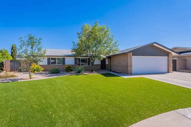 Building Photo - 651 E Kael Cir