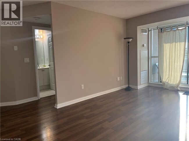 Building Photo - 220 Forum Dr