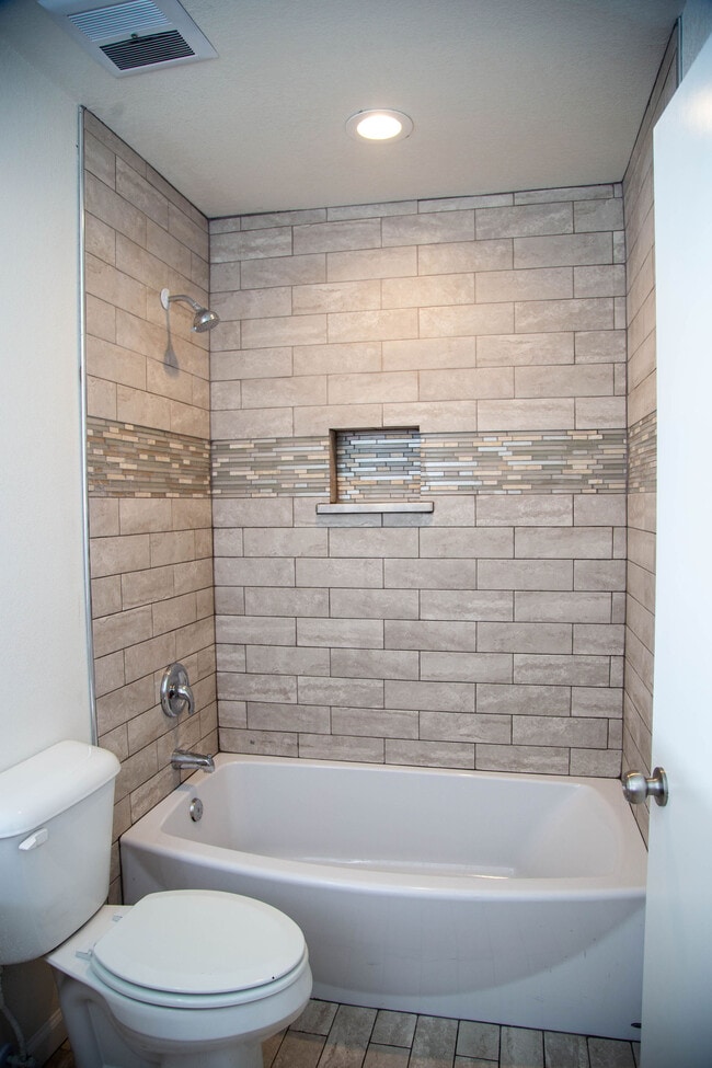 Master Bath - 6500 Woodchuck Dr