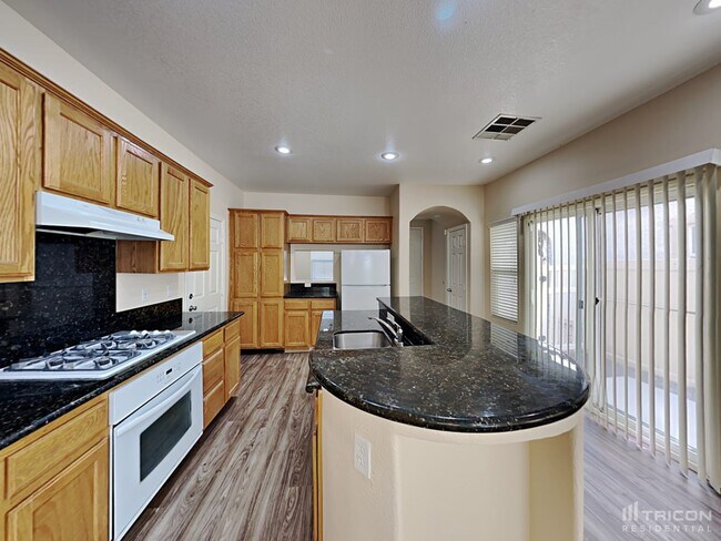 Foto del edificio - 5396 Flowing Spring St
