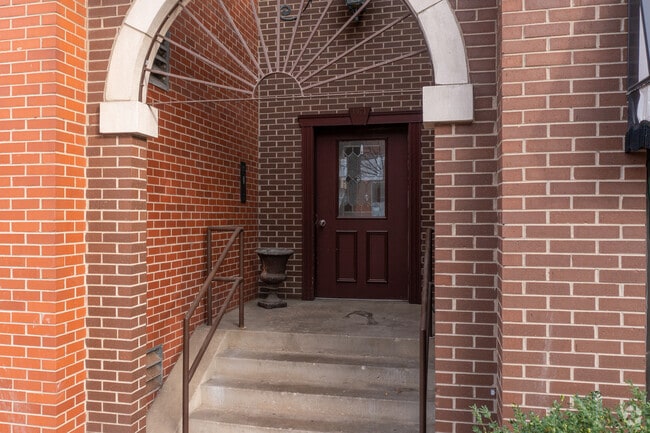 Entrance - 859 W Armitage Ave