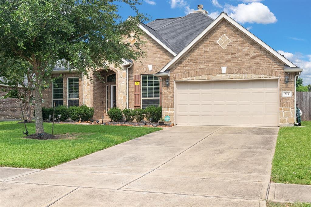 Foto principal - 219 Summer Creek Dr