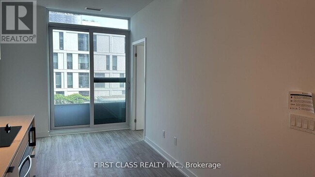 Building Photo - 252 Church St