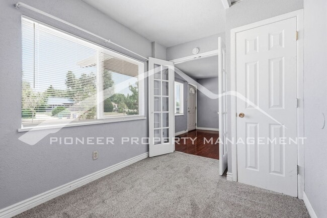 Foto del edificio - Spacious Home with Office and Fenced Yard