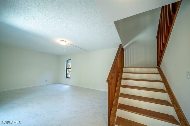 Foto del edificio - 17455 Overhill Dr