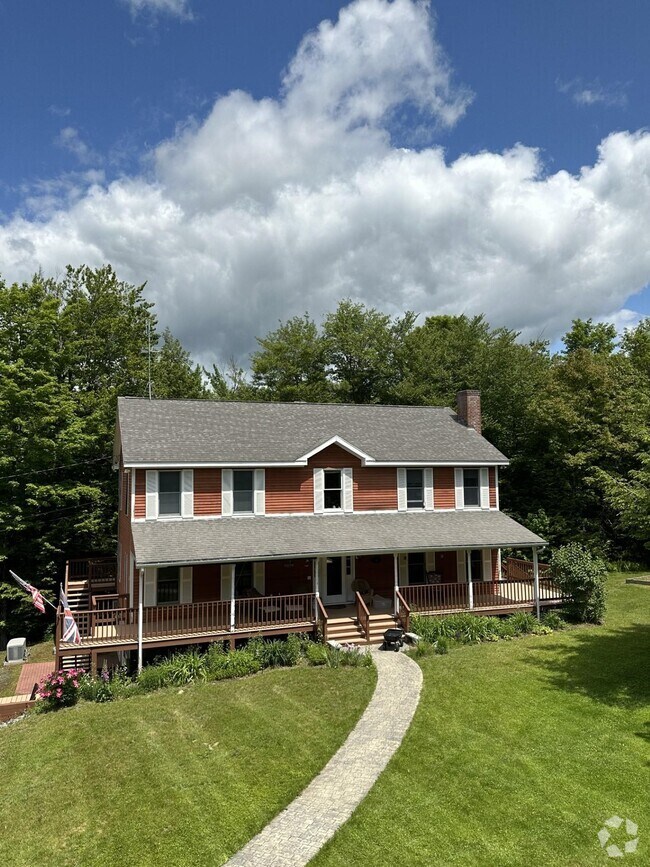 Apartments with Garages in Mills, NH 8 Rentals