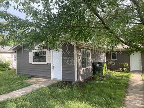 Building Photo - 103 E Sunrise Dr