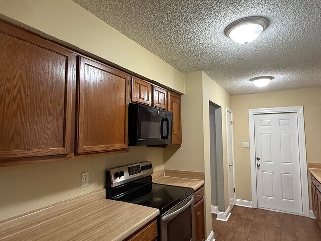 Foto del edificio - Lake Village Brick Rancher