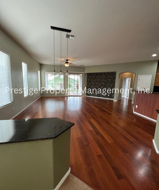 Building Photo - Gorgeous 4/2 Dove Mountain Home!