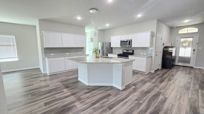 Building Photo - 13931 Malbec Ave