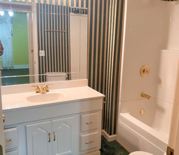 Foto del edificio - "Charming 2-Bedroom with 2 Full Baths in t...