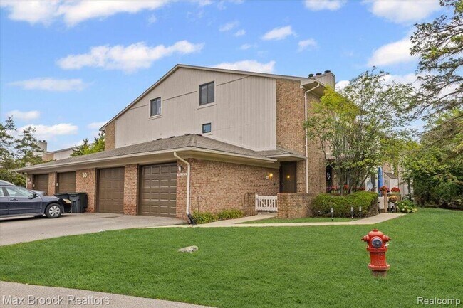 Foto del edificio - 6670 Maple Lakes Dr