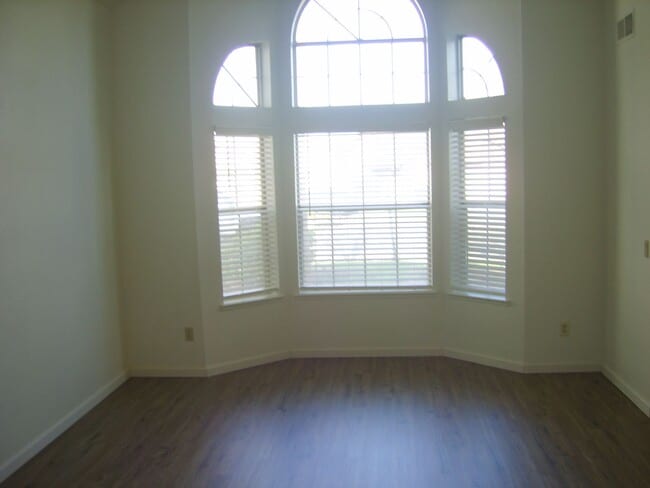 Foto del edificio - Lovely home near shopping, E.G. schools and parks