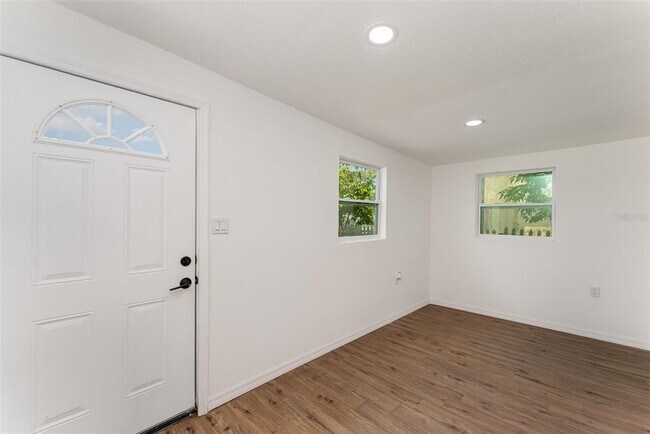 Foto del edificio - 833 N Suwannee Ave