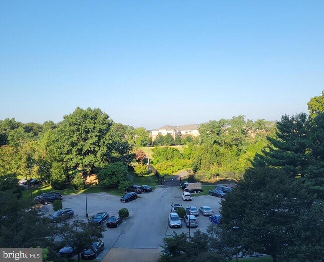 Foto del edificio - 5901 Mt Eagle Dr