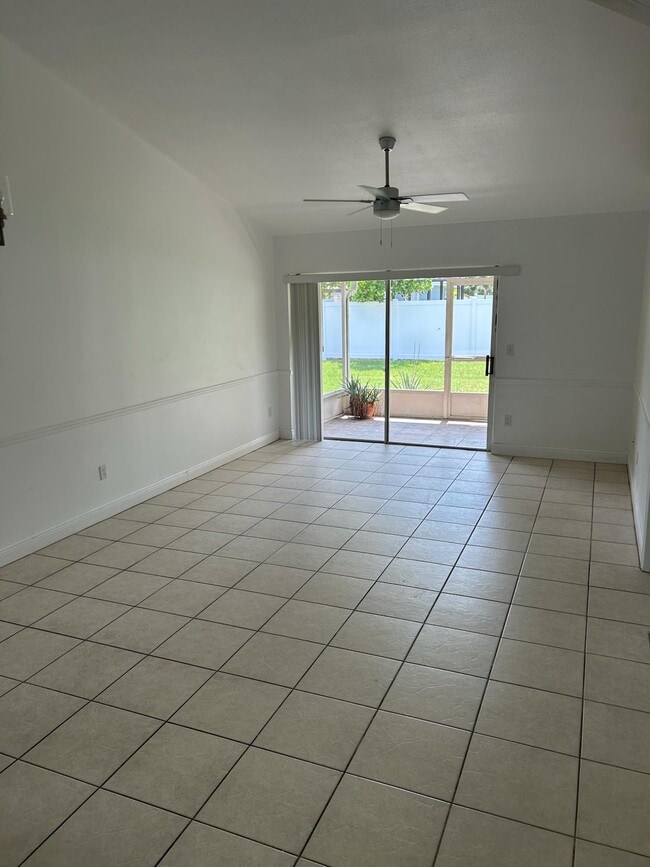 Foto del edificio - 3144 Sandy Shore Ln