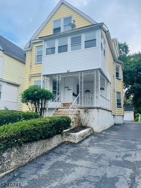 Primary Photo - 63 Montague Pl
