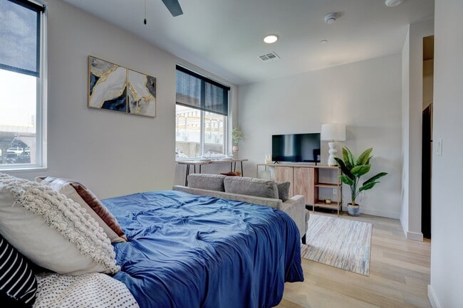 Building Photo - Ayva at Midtown