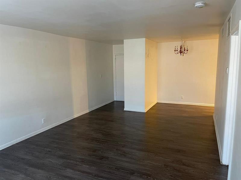 Building Photo - 12 NE 19th Ct