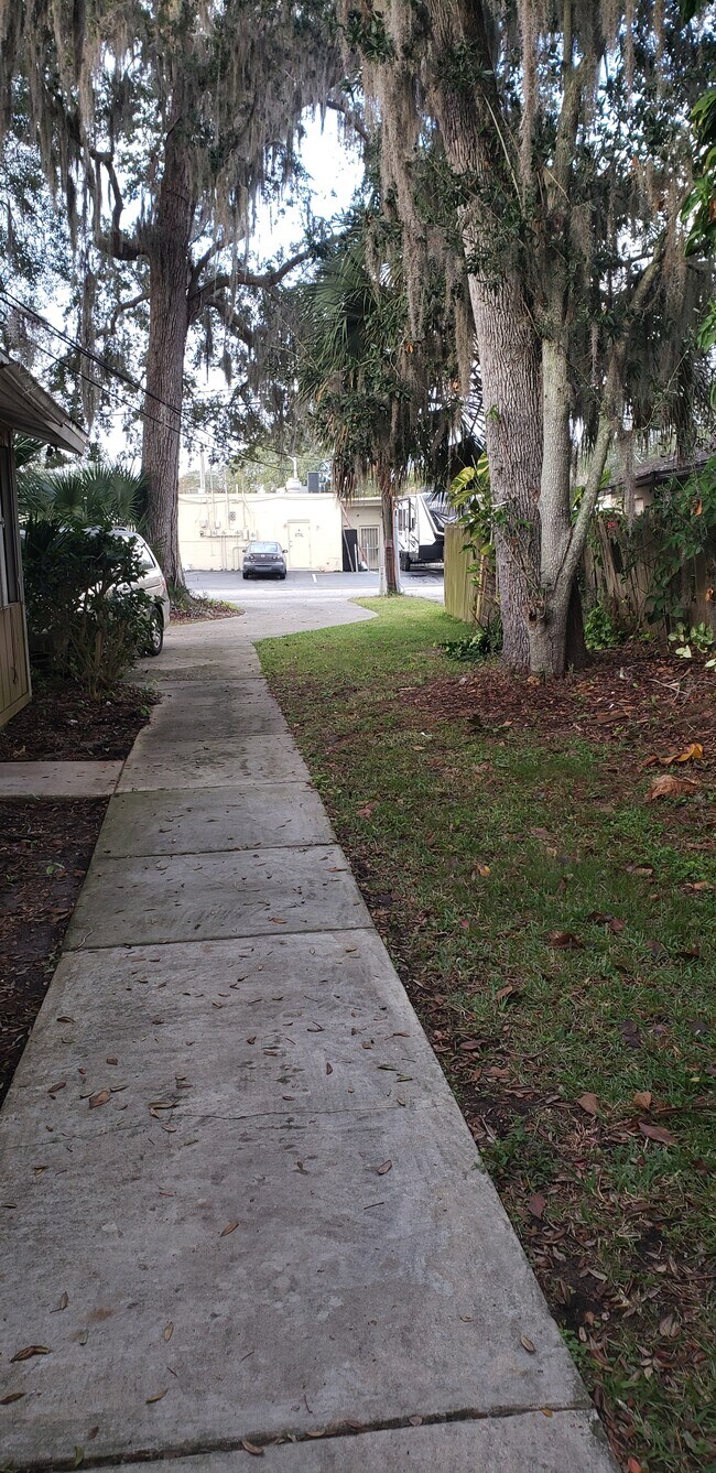 Building Photo - 1561 Sunset Ln