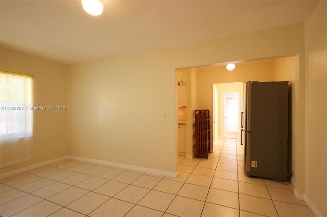 Building Photo - 555 SW 16th Ave