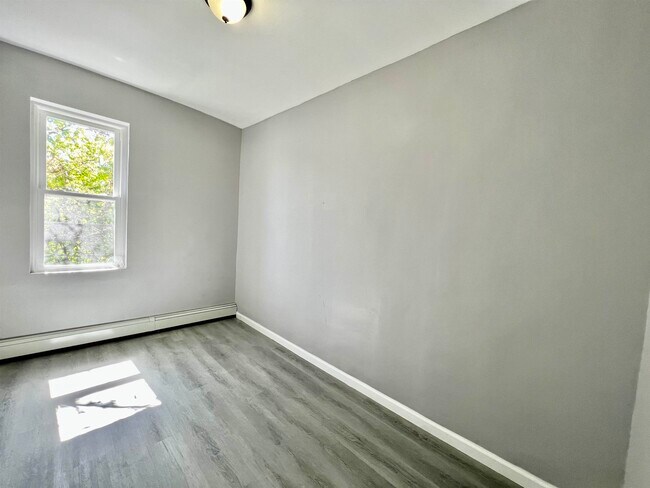 Building Photo - 384 Bergen Ave