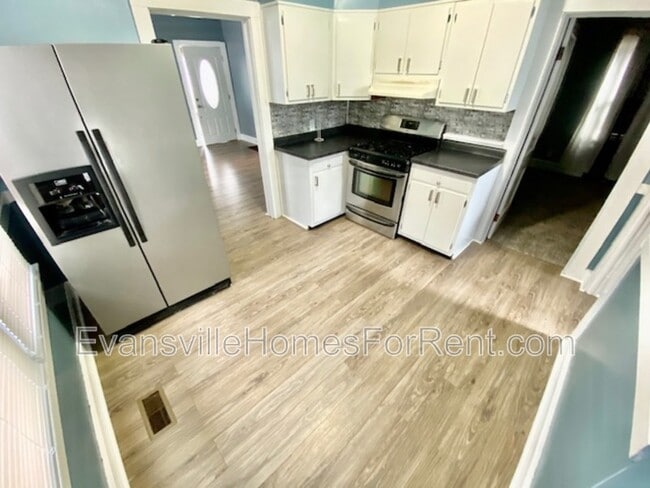 Building Photo - 809 E Iowa St