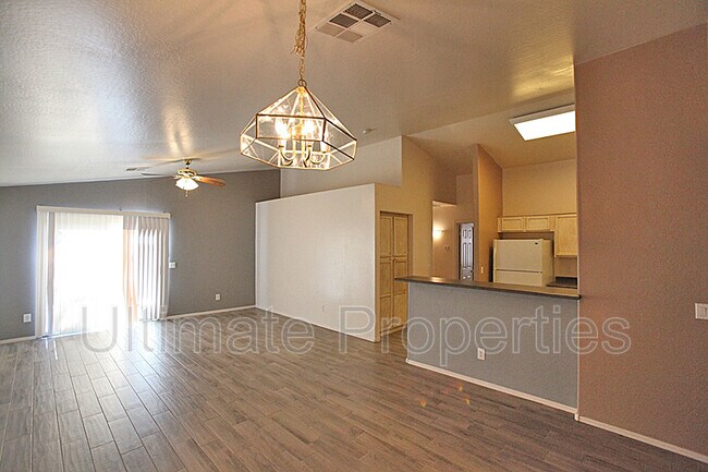Building Photo - 16415 N 165th Dr