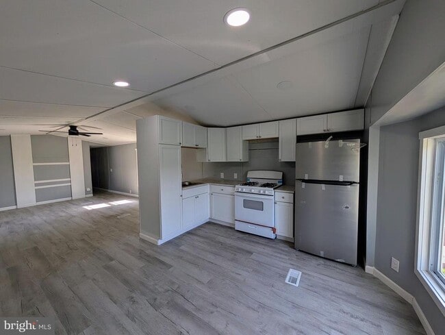Building Photo - 117 Santilli Rd