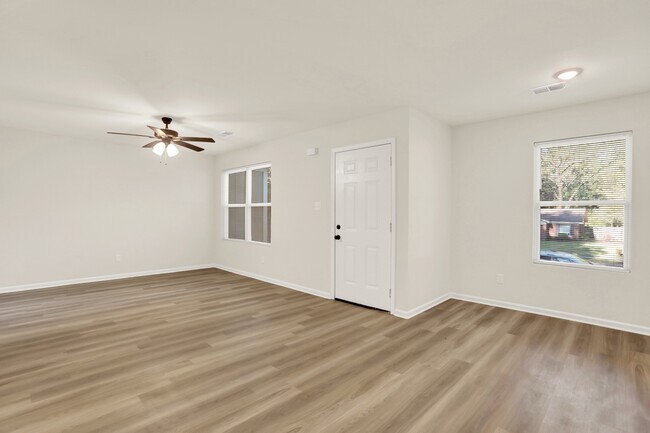 Foto del edificio - 4489 Beacon Hls Dr