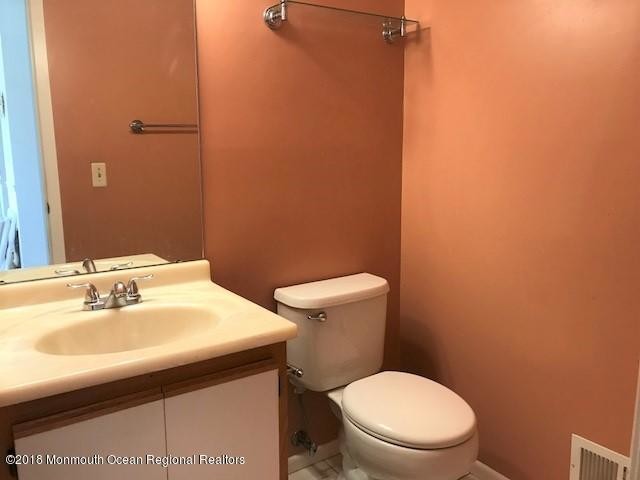 Building Photo - 355 Oak Knoll Dr