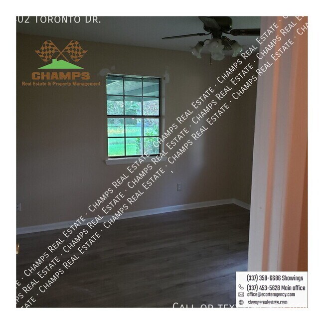 Foto del edificio - 402 Toronto Dr