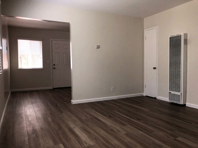 Building Photo - 834 Opal Dr