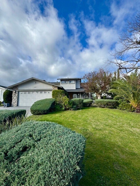 Foto del edificio - 28 Crosby Ct