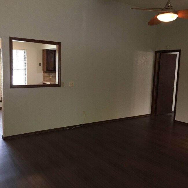 Foto del edificio - Available Now! Edmond near Summit Middle S...