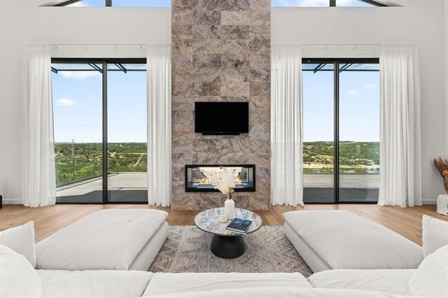 Building Photo - 2714 Lakehurst Rd