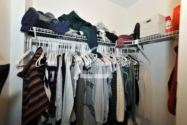 Foto del edificio - Beautiful 3 bed townhouse available for 9/1!