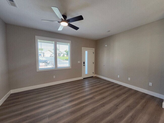 Foto del edificio - Gorgeous NEW CONSTRUCTION! w/Smart Home Te...