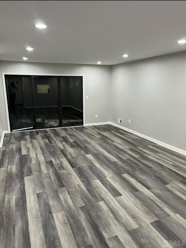 Foto del edificio - 254 Bromley Pl