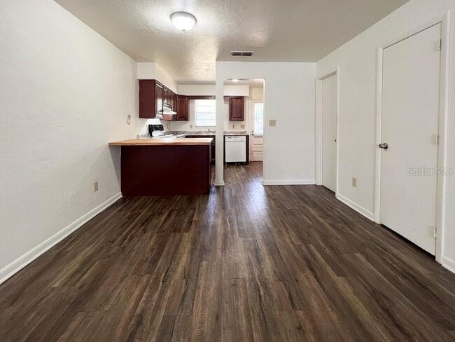 Foto del edificio - 5620 NW 23rd Terrace