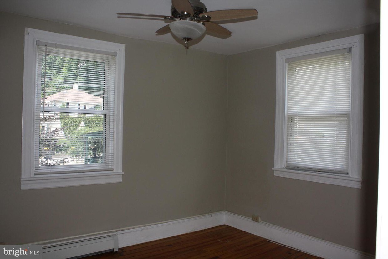Primary Photo - 553 Northbrook Rd
