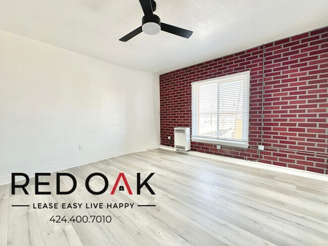 Building Photo - Newly Renovated One Bedroom with Stainless...