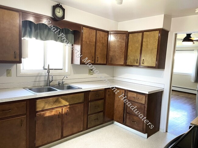 Building Photo - 3 Bedroom 2 Bath House for Rent - Pet Frie...