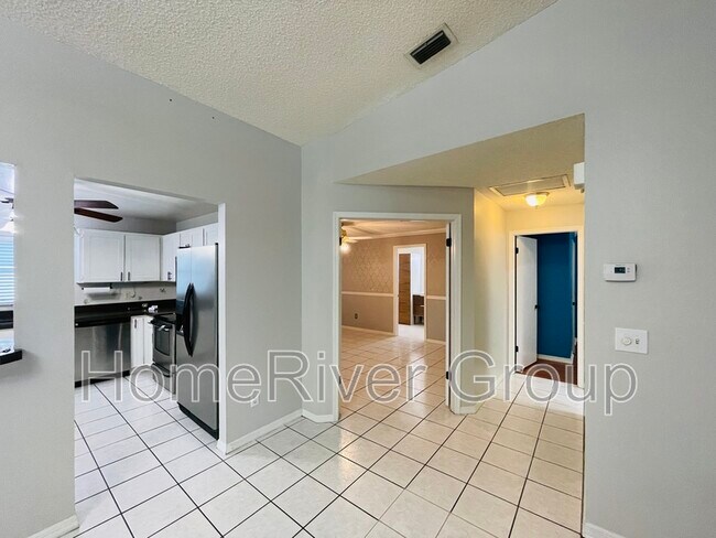 Building Photo - 10110 Cedar Dune Dr