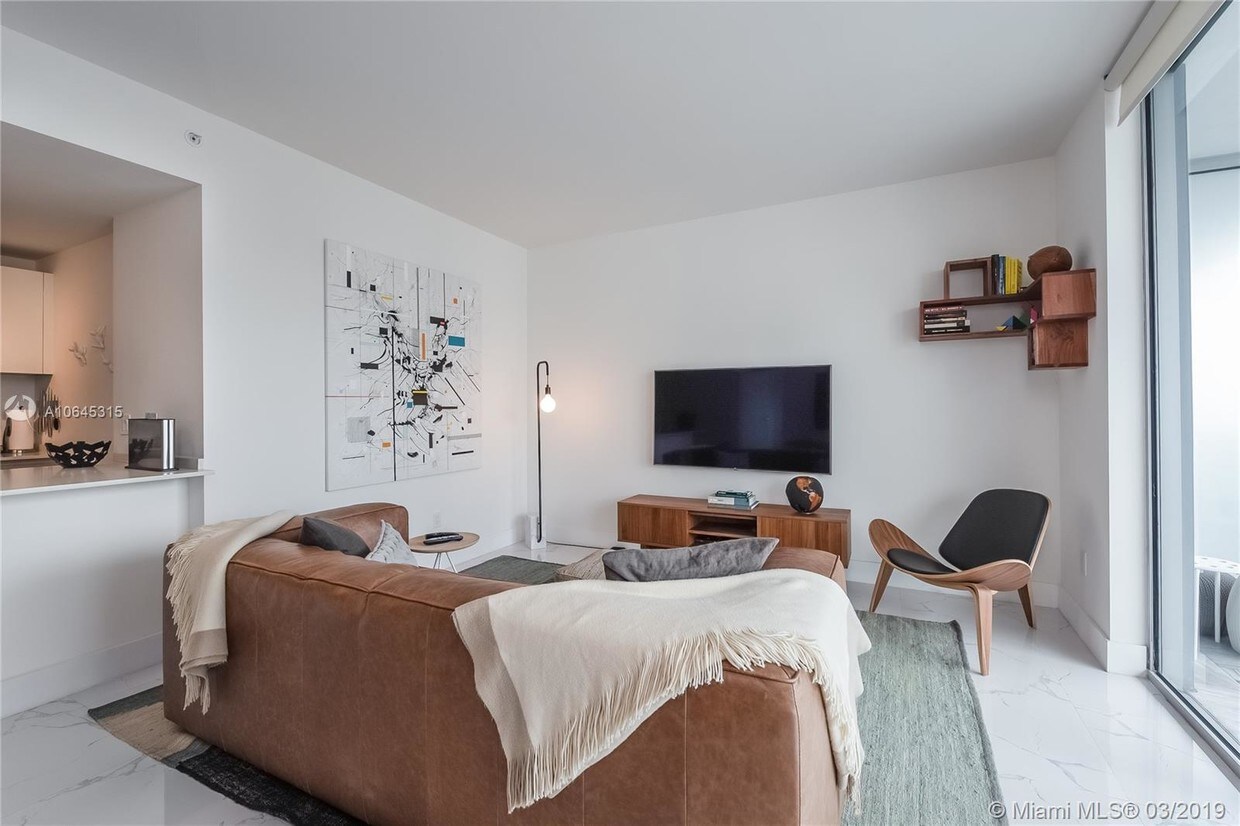 Primary Photo - 1300 Brickell Bay Dr