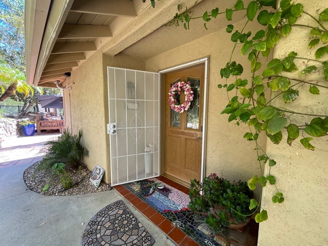 Entry - 43750 Via Cielo